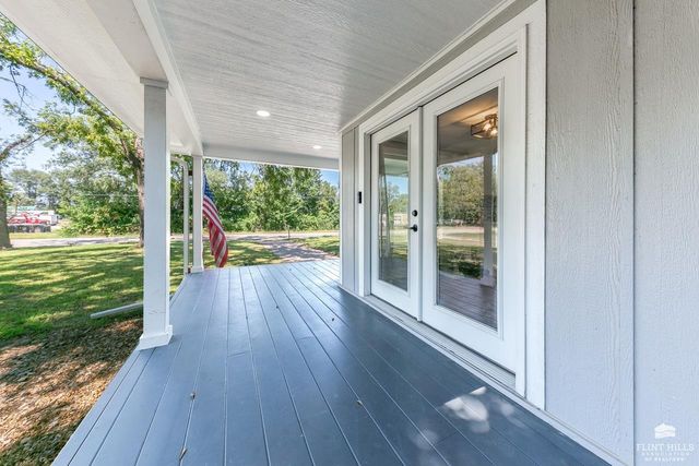 641 Zeandale Road, Manhattan, KS 66502