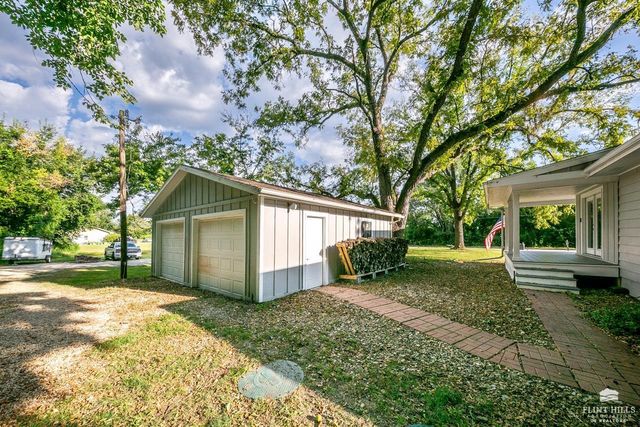 641 Zeandale Road, Manhattan, KS 66502