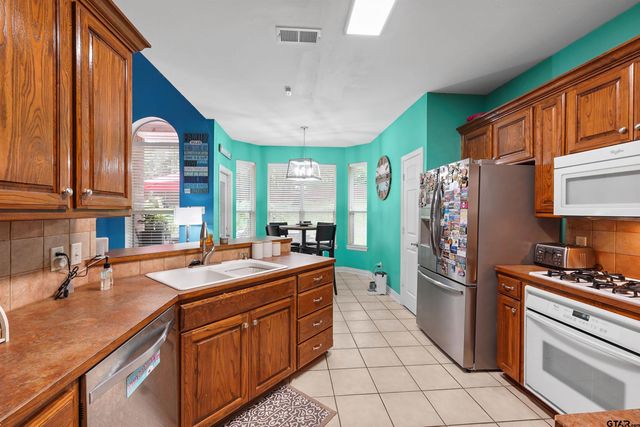 7614 Abbeywood Ct., Tyler, TX 75703