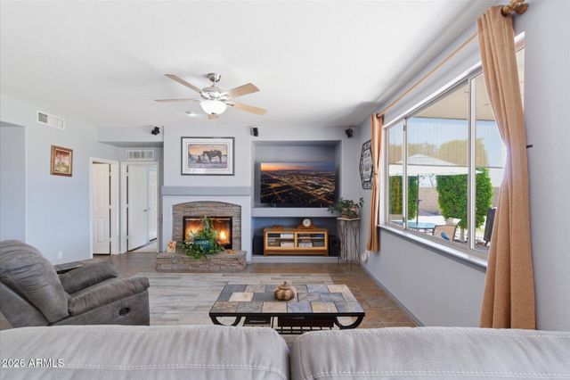 8629 W SALTER Drive, Peoria, AZ 85382