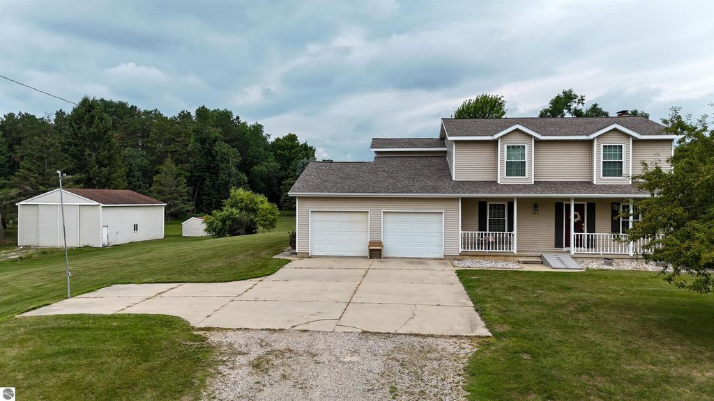 Image 1 of property listing at 798 S Whiteville Road, Mt Pleasant, MI 48858