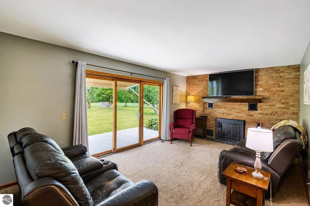 Image 10 of property listing at 798 S Whiteville Road, Mt Pleasant, MI 48858