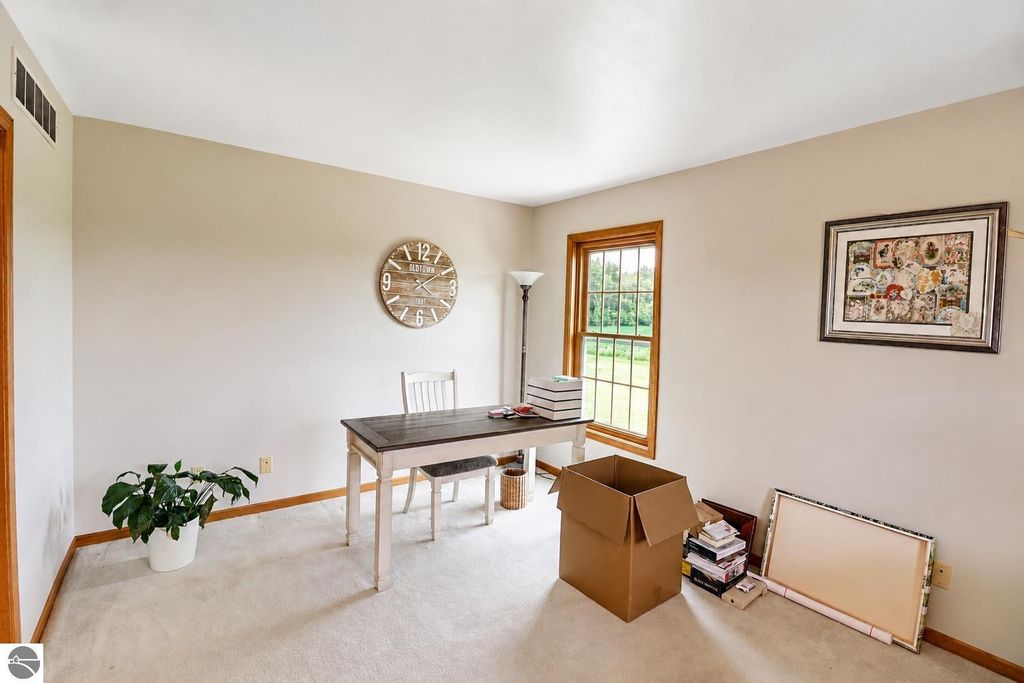 Image 13 of property listing at 798 S Whiteville Road, Mt Pleasant, MI 48858