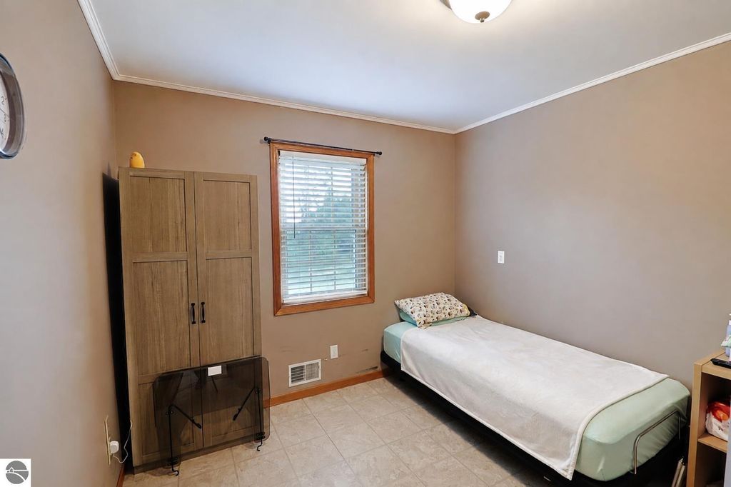 Image 15 of property listing at 798 S Whiteville Road, Mt Pleasant, MI 48858