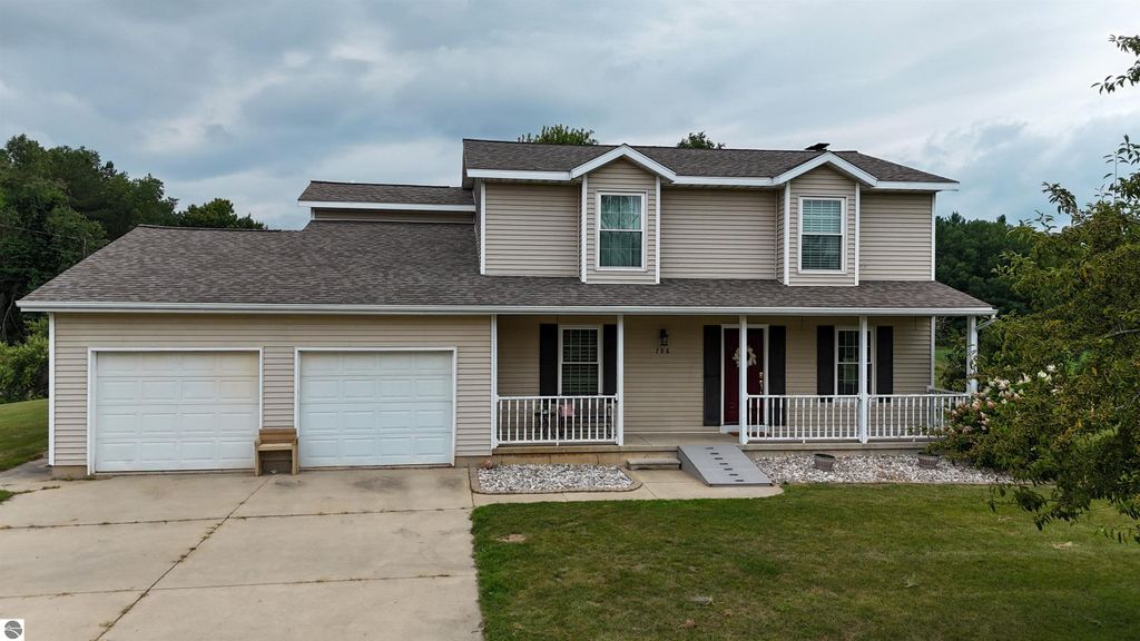 Image 2 of property listing at 798 S Whiteville Road, Mt Pleasant, MI 48858
