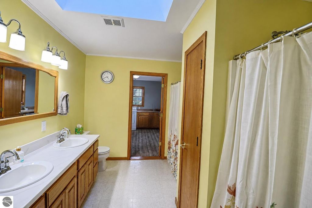 Image 20 of property listing at 798 S Whiteville Road, Mt Pleasant, MI 48858