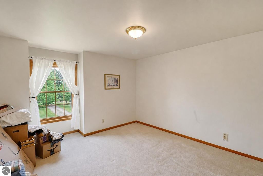 Image 23 of property listing at 798 S Whiteville Road, Mt Pleasant, MI 48858