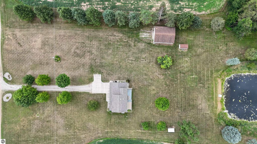 Image 3 of property listing at 798 S Whiteville Road, Mt Pleasant, MI 48858