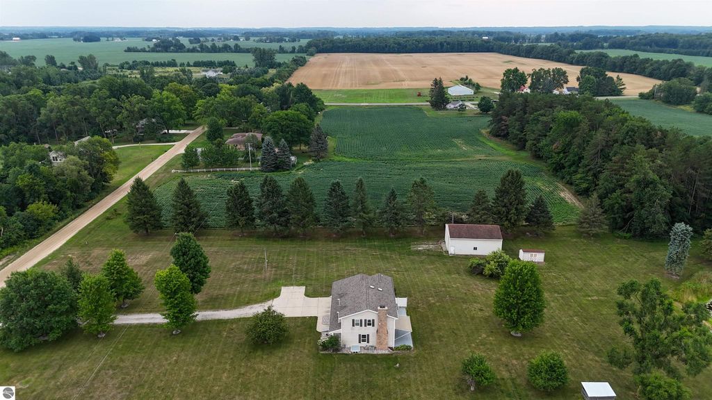 Image 30 of property listing at 798 S Whiteville Road, Mt Pleasant, MI 48858