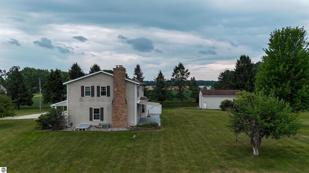Image 31 of property listing at 798 S Whiteville Road, Mt Pleasant, MI 48858