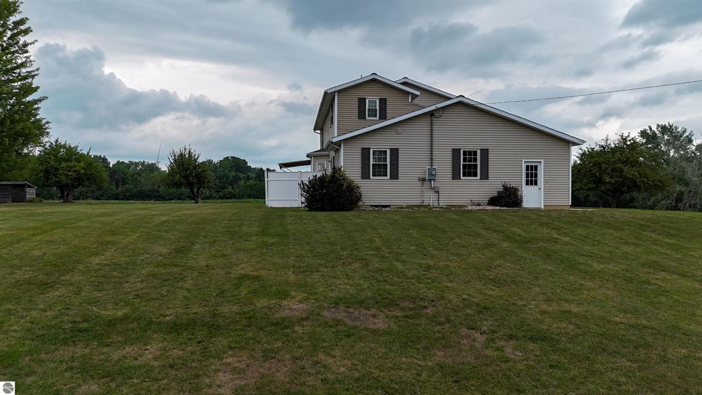 Image 32 of property listing at 798 S Whiteville Road, Mt Pleasant, MI 48858