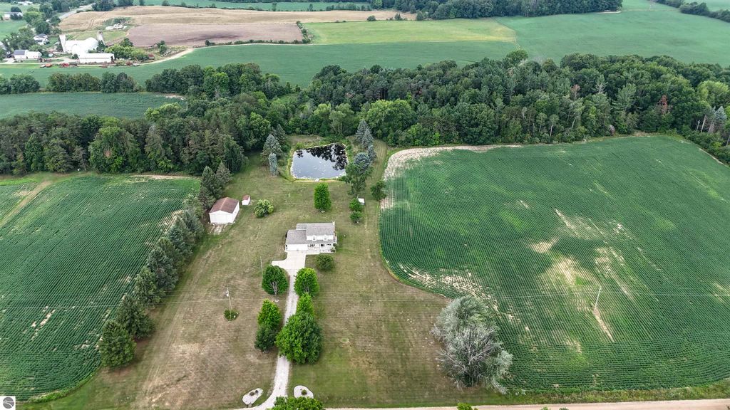 Image 33 of property listing at 798 S Whiteville Road, Mt Pleasant, MI 48858