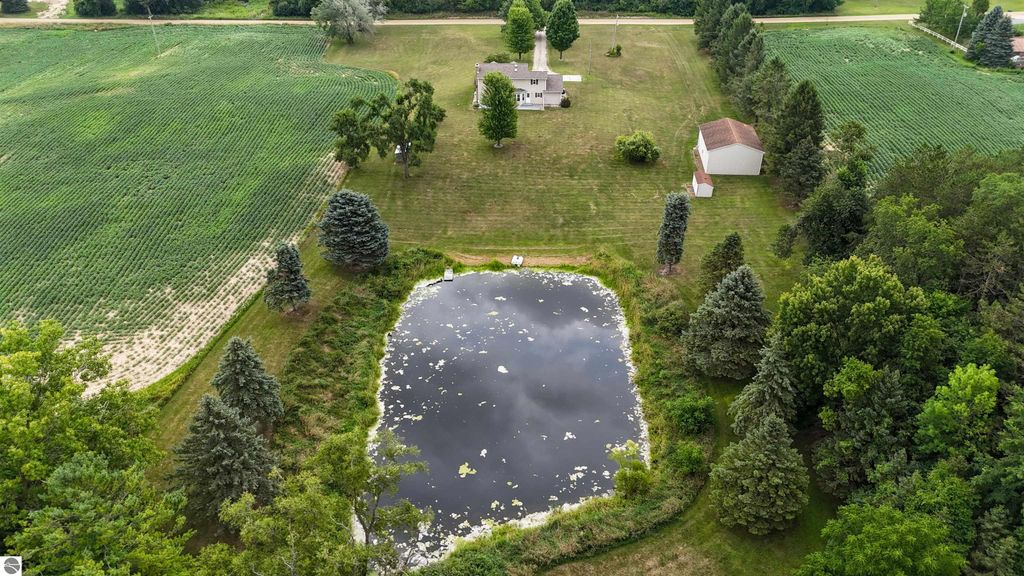Image 35 of property listing at 798 S Whiteville Road, Mt Pleasant, MI 48858