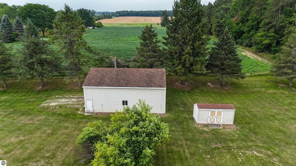 Image 36 of property listing at 798 S Whiteville Road, Mt Pleasant, MI 48858