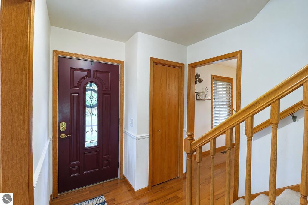 Image 4 of property listing at 798 S Whiteville Road, Mt Pleasant, MI 48858