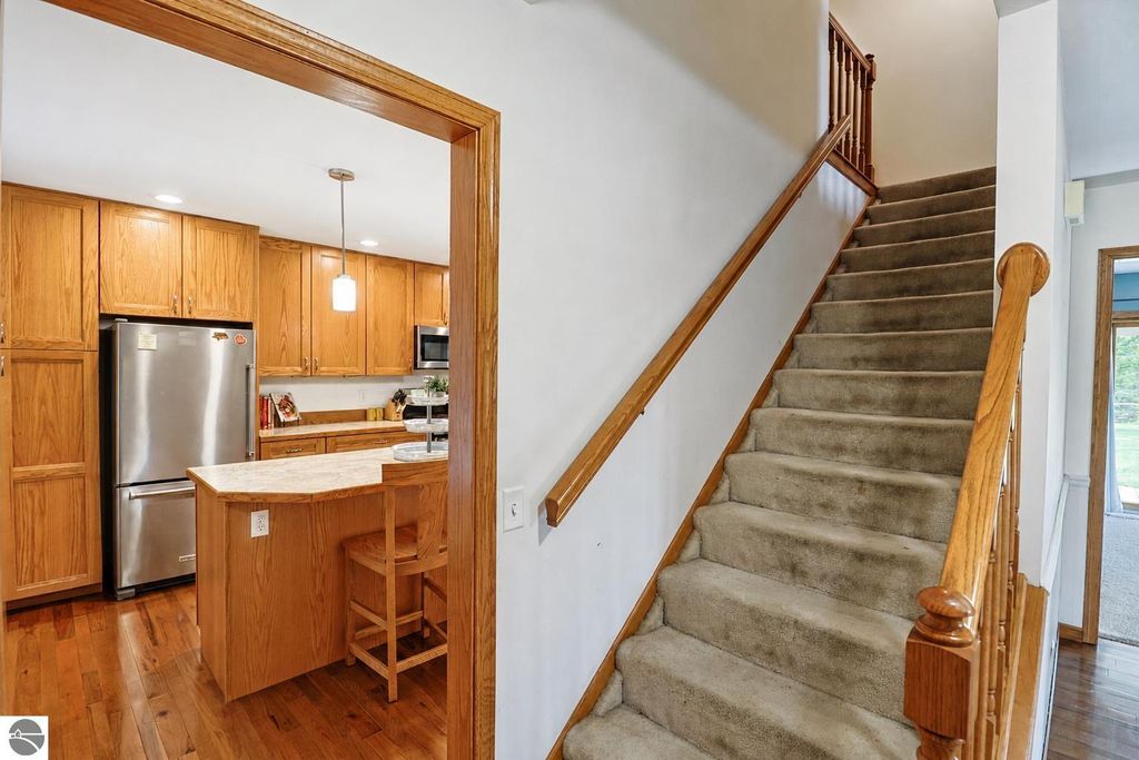 Image 5 of property listing at 798 S Whiteville Road, Mt Pleasant, MI 48858