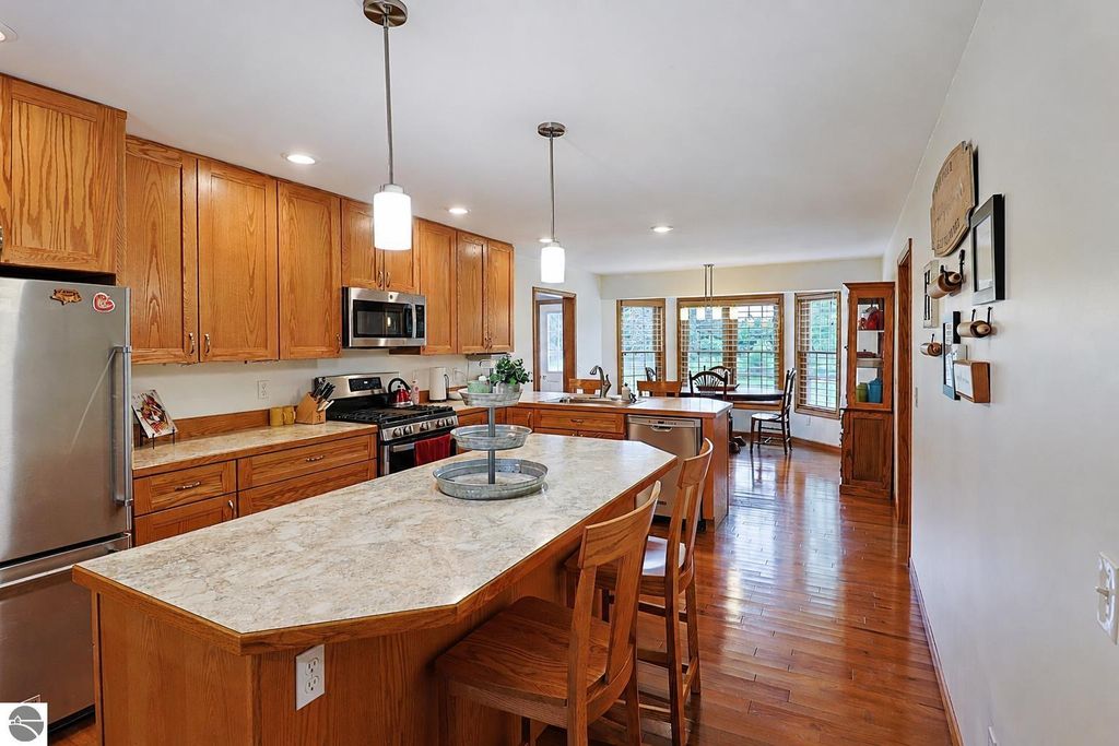 Image 6 of property listing at 798 S Whiteville Road, Mt Pleasant, MI 48858