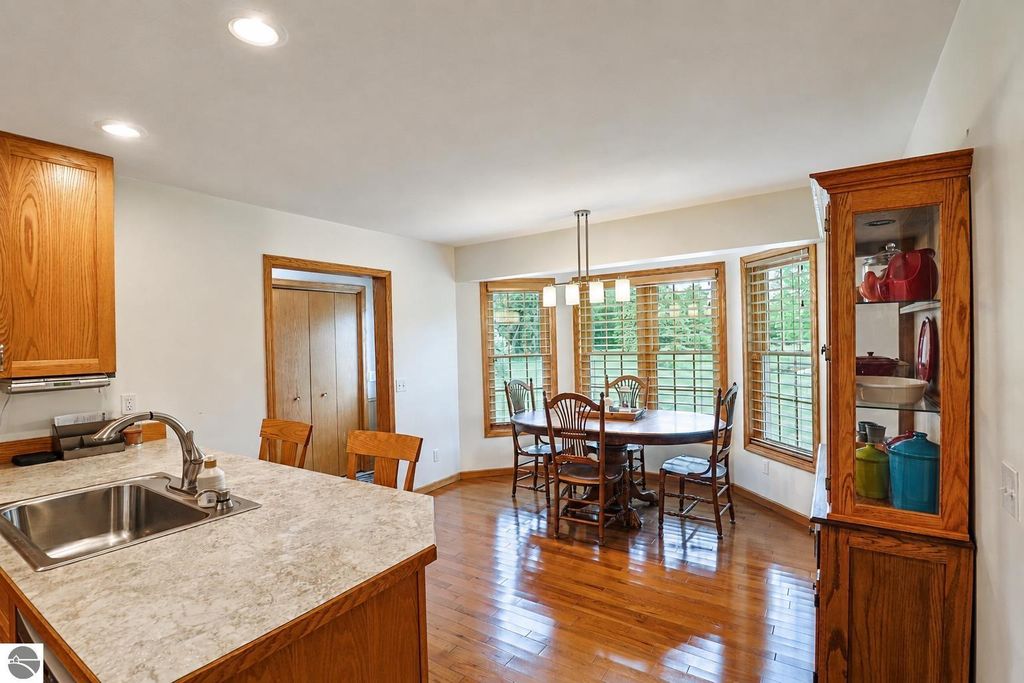 Image 8 of property listing at 798 S Whiteville Road, Mt Pleasant, MI 48858