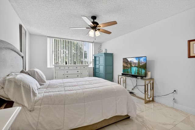 110 Half Moon Circle D2, Hypoluxo, FL 33462