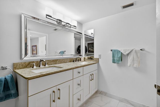 110 Half Moon Circle D2, Hypoluxo, FL 33462