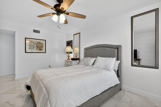110 Half Moon Circle D2, Hypoluxo, FL 33462