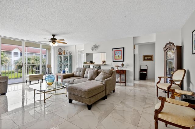 110 Half Moon Circle D2, Hypoluxo, FL 33462