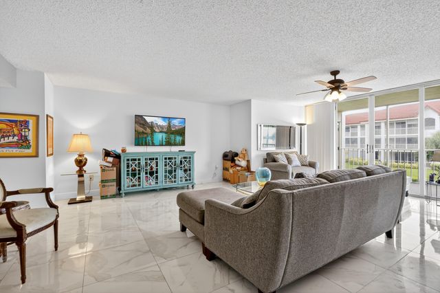 110 Half Moon Circle D2, Hypoluxo, FL 33462