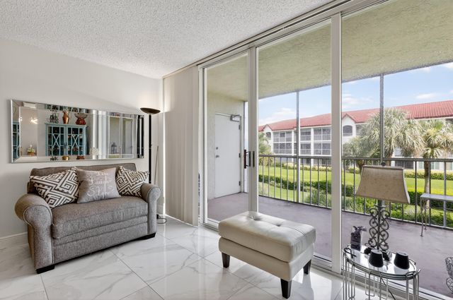 110 Half Moon Circle D2, Hypoluxo, FL 33462