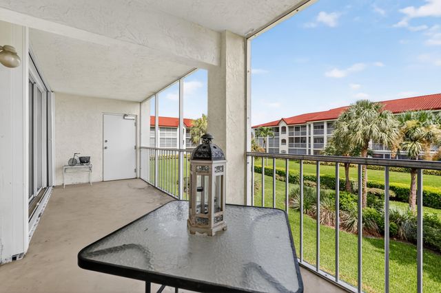 110 Half Moon Circle D2, Hypoluxo, FL 33462