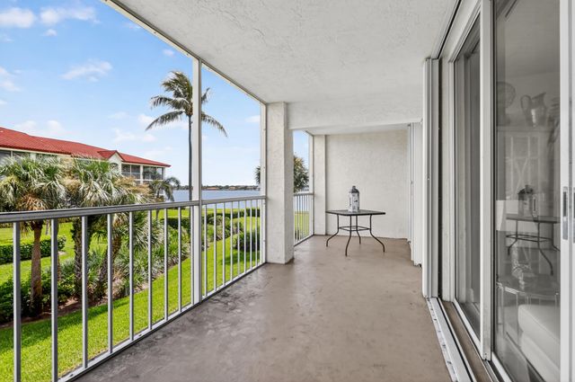110 Half Moon Circle D2, Hypoluxo, FL 33462