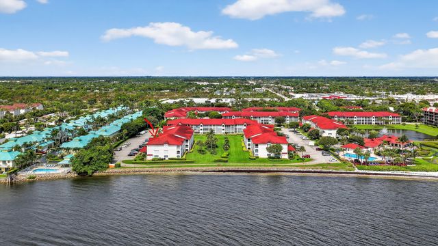 110 Half Moon Circle D2, Hypoluxo, FL 33462