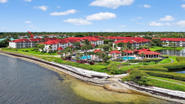 110 Half Moon Circle D2, Hypoluxo, FL 33462