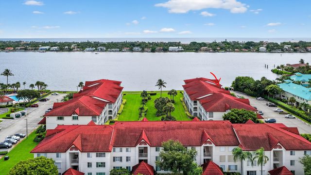 110 Half Moon Circle D2, Hypoluxo, FL 33462