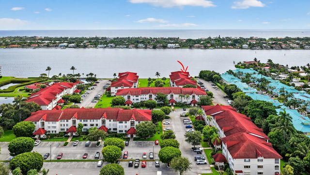 110 Half Moon Circle D2, Hypoluxo, FL 33462