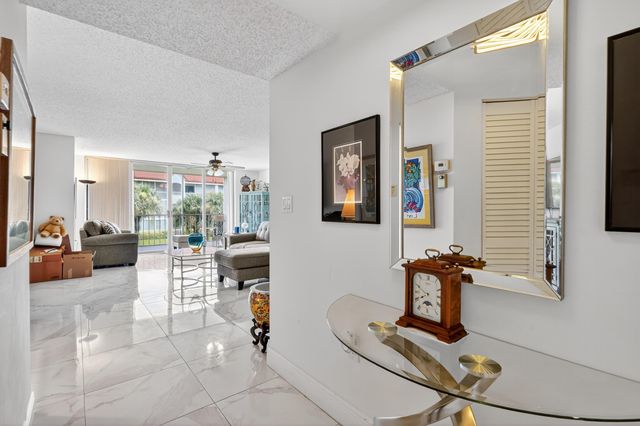 110 Half Moon Circle D2, Hypoluxo, FL 33462