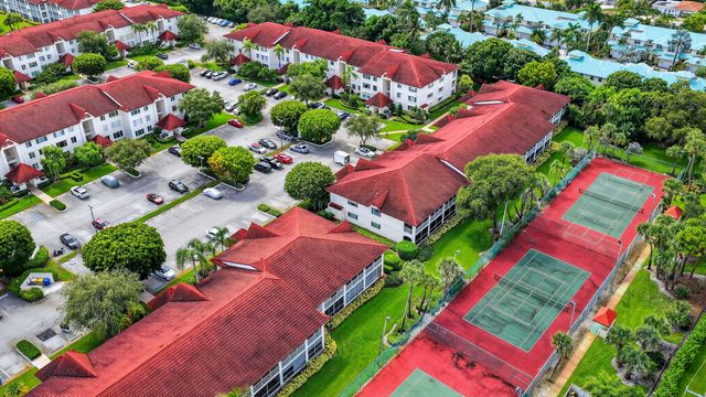 110 Half Moon Circle D2, Hypoluxo, FL 33462