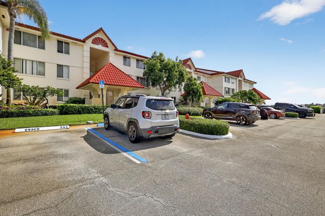 110 Half Moon Circle D2, Hypoluxo, FL 33462