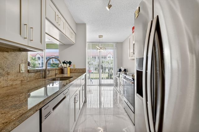 110 Half Moon Circle D2, Hypoluxo, FL 33462