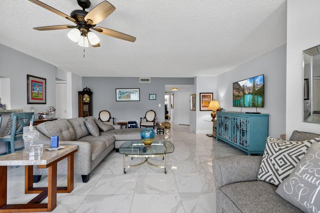 110 Half Moon Circle D2, Hypoluxo, FL 33462