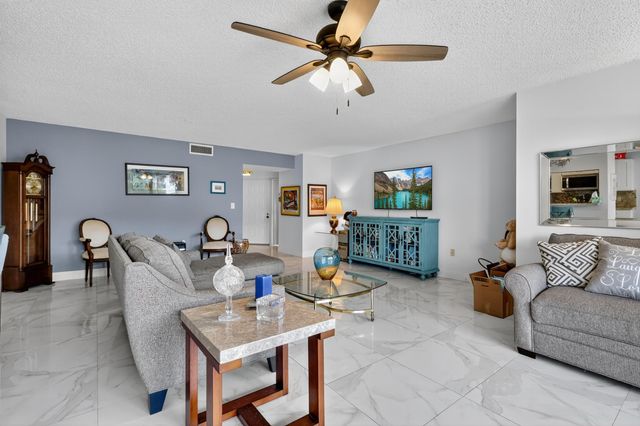 110 Half Moon Circle D2, Hypoluxo, FL 33462