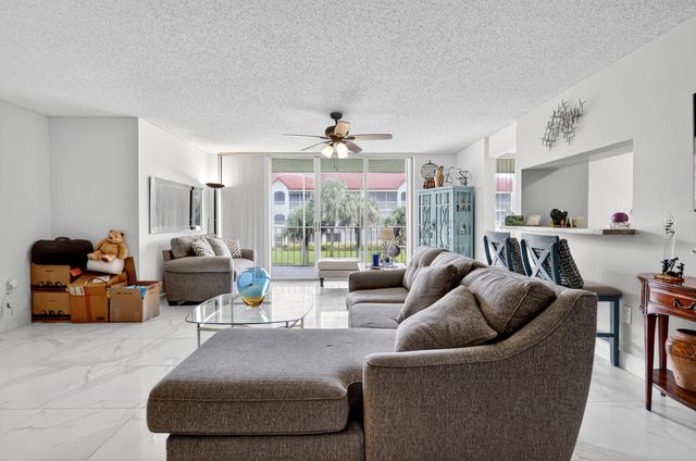110 Half Moon Circle D2, Hypoluxo, FL 33462