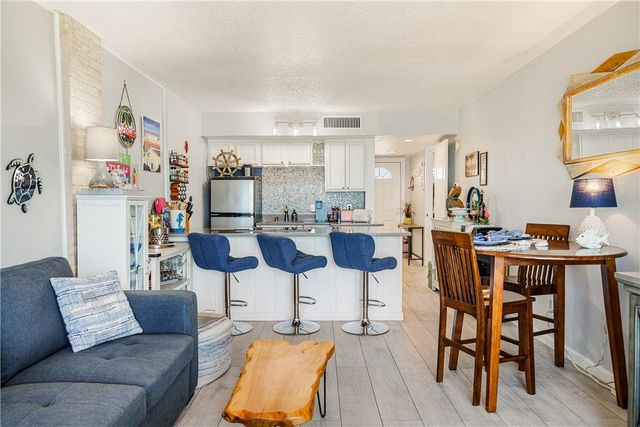 4000 Surfside Blvd 402, Corpus Christi, TX 78402