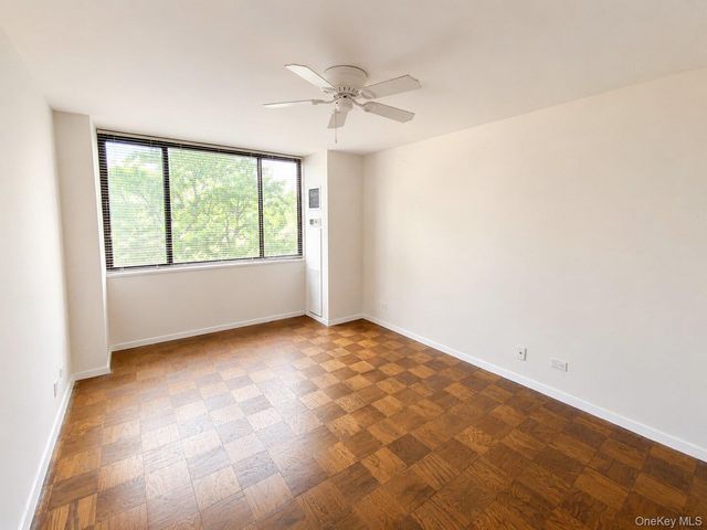 27010 Grand Central Parkway 4M, Floral Park, NY 11005