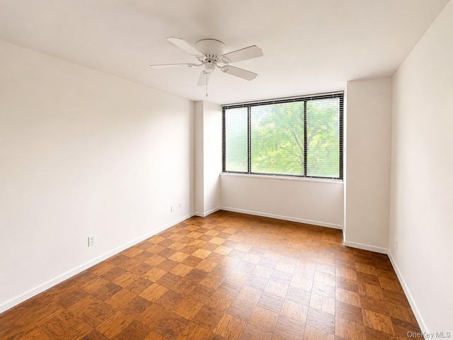 27010 Grand Central Parkway 4M, Floral Park, NY 11005