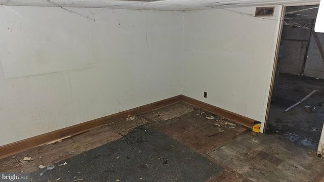 3229 WESTMONT AVE, Baltimore, MD 21216