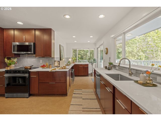 4073 Se ALDERCREST Rd, Milwaukie, OR 97222