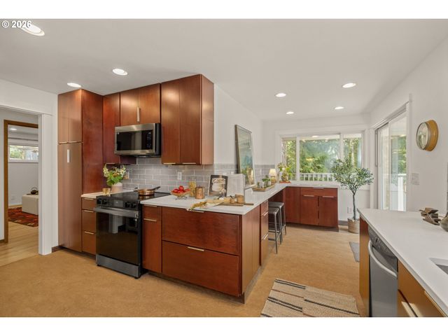 4073 Se ALDERCREST Rd, Milwaukie, OR 97222