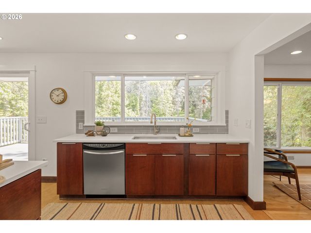 4073 Se ALDERCREST Rd, Milwaukie, OR 97222