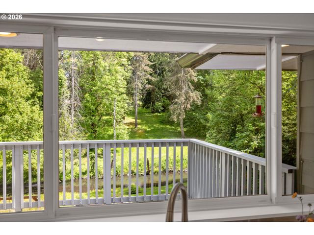 4073 Se ALDERCREST Rd, Milwaukie, OR 97222