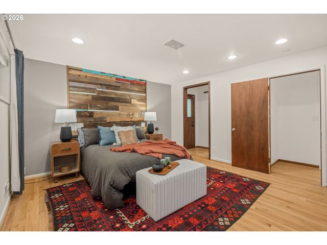 4073 Se ALDERCREST Rd, Milwaukie, OR 97222